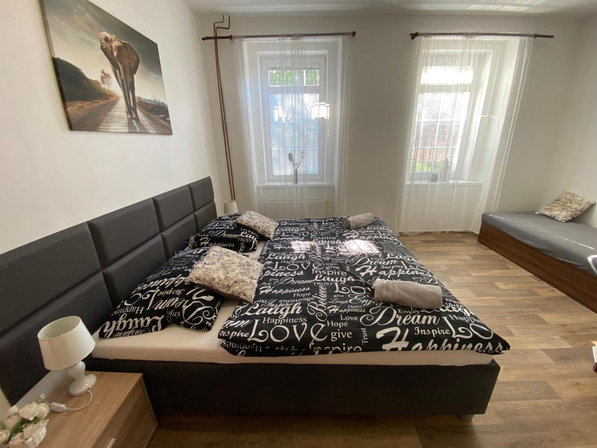 Cerny Tulipan - Apartman 2 Plzen Exterior photo